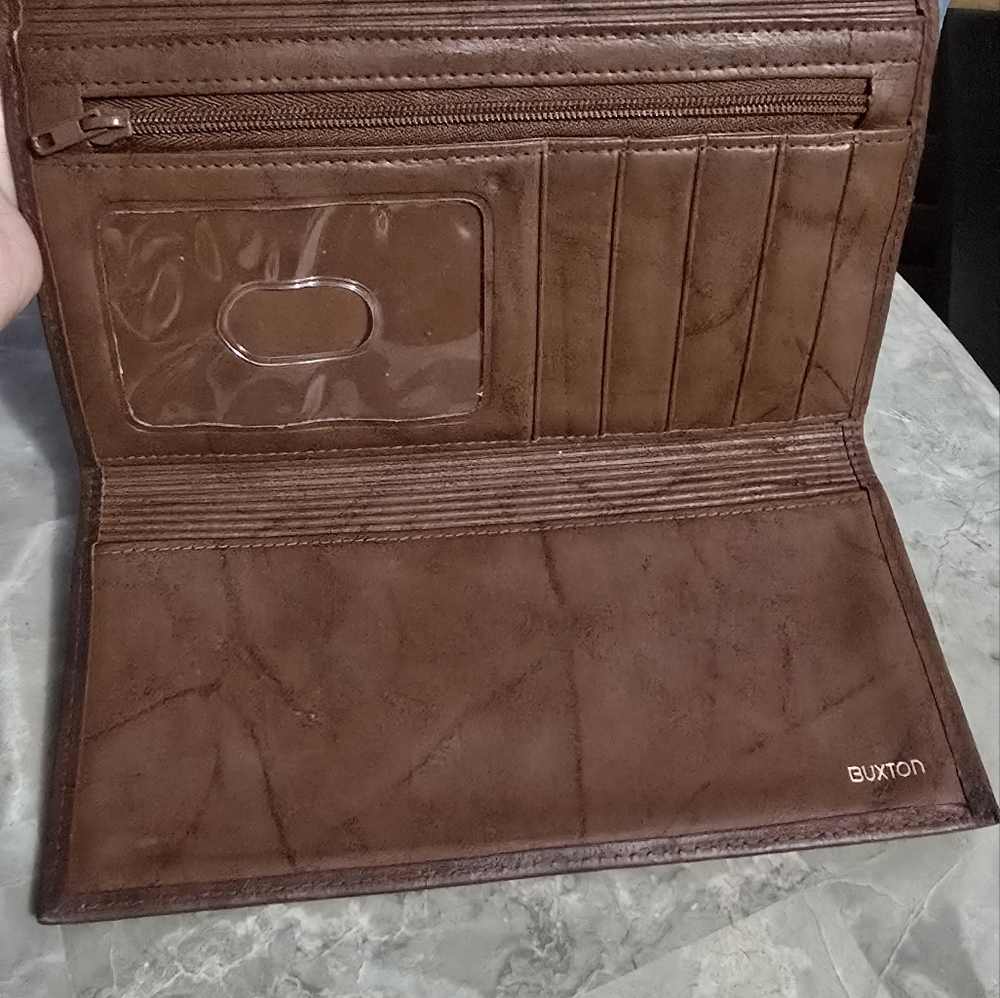 Buxton Top Grain Cowhide Leather Flower Embossed Kisslock Wallet - Picture 6 of 15